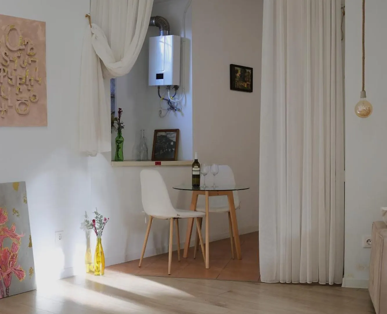 Cozy & Bright Apartment In The Heart Of Tbilisi