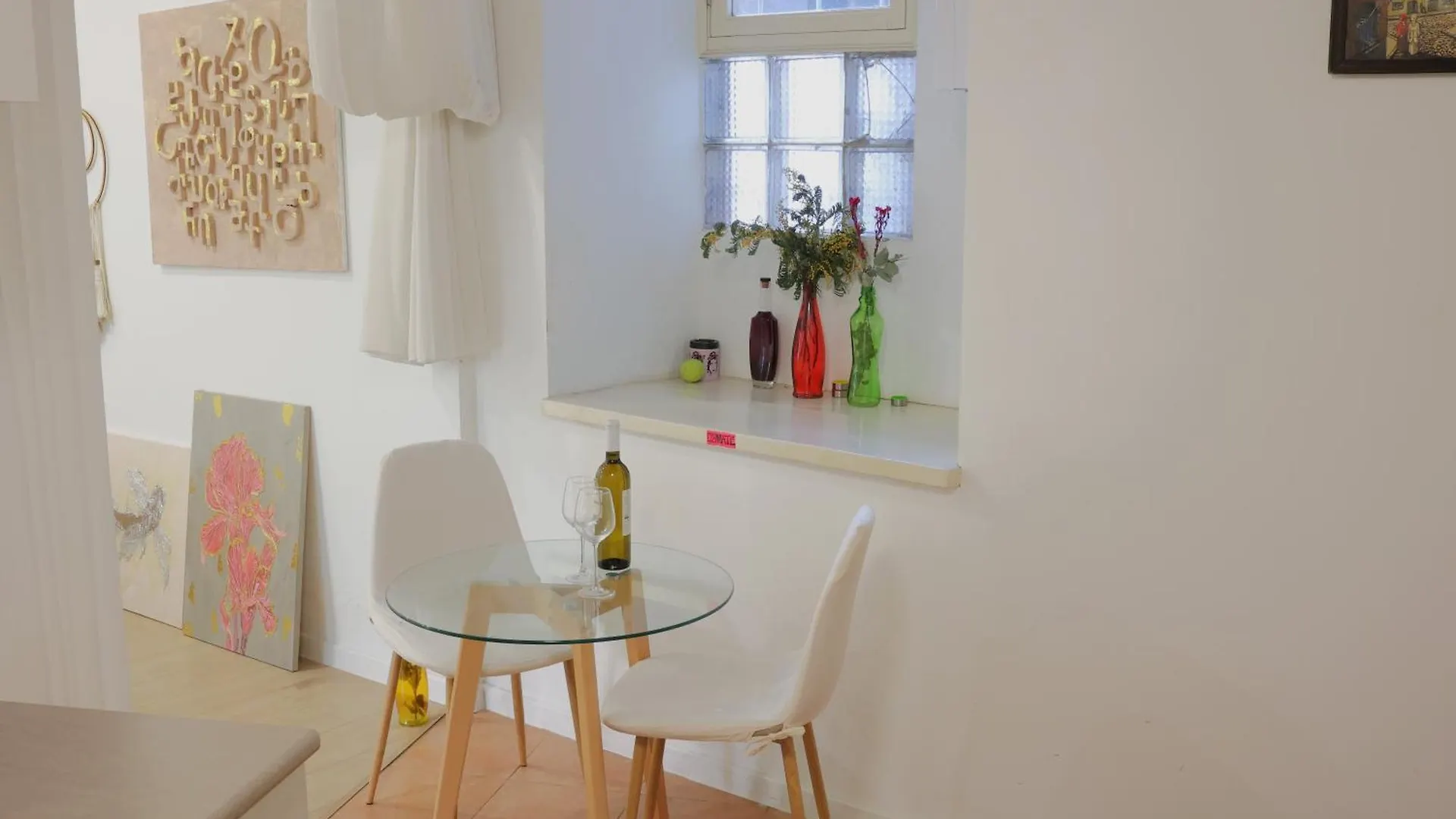 Cozy & Bright Apartment In The Heart Of Tbilisi 0*,  Gruzie