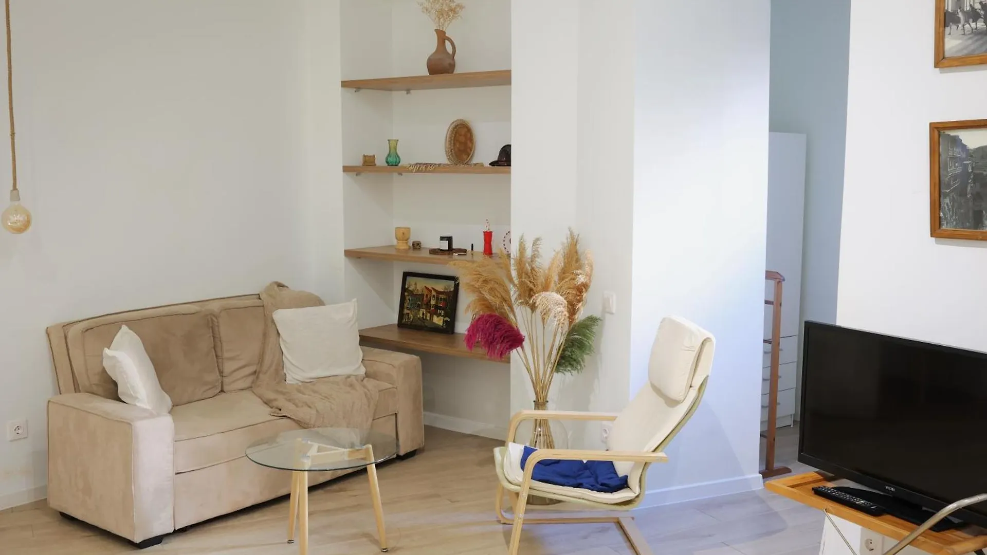 Cozy & Bright Apartment In The Heart Of Tbilisi